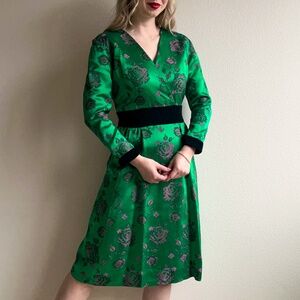 Vintage 1950s Emerald Satin Dress With Pink Florals (M)